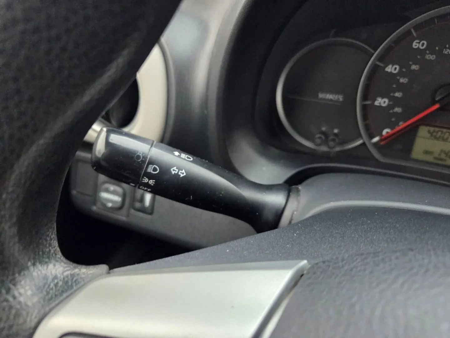 Used 2013 Toyota Yaris LE image 31