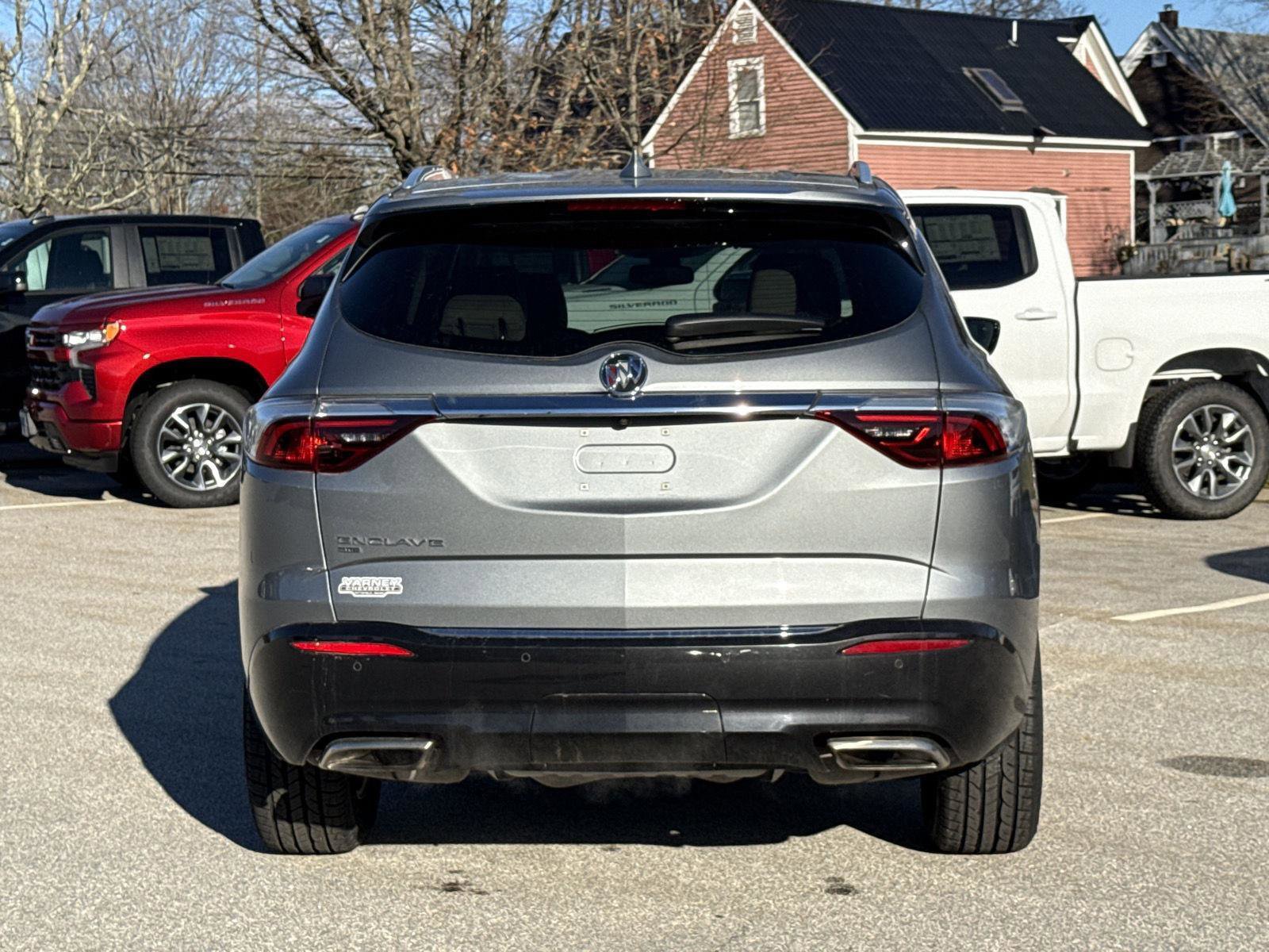 Used 2023 Buick Enclave Essence image 7