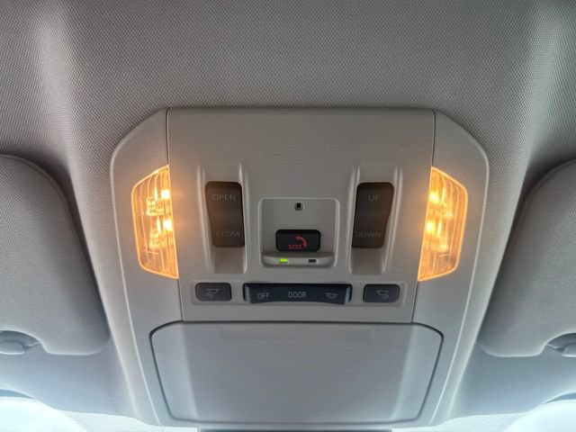 Used 2025 Toyota Highlander XLE FWD image 35