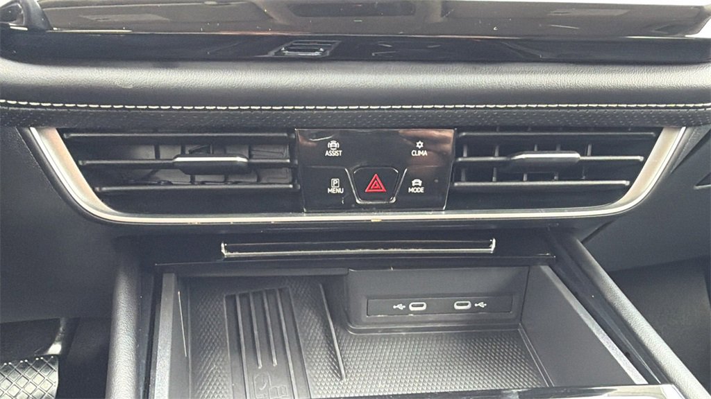 Used 2025 Volkswagen Atlas SE image 28