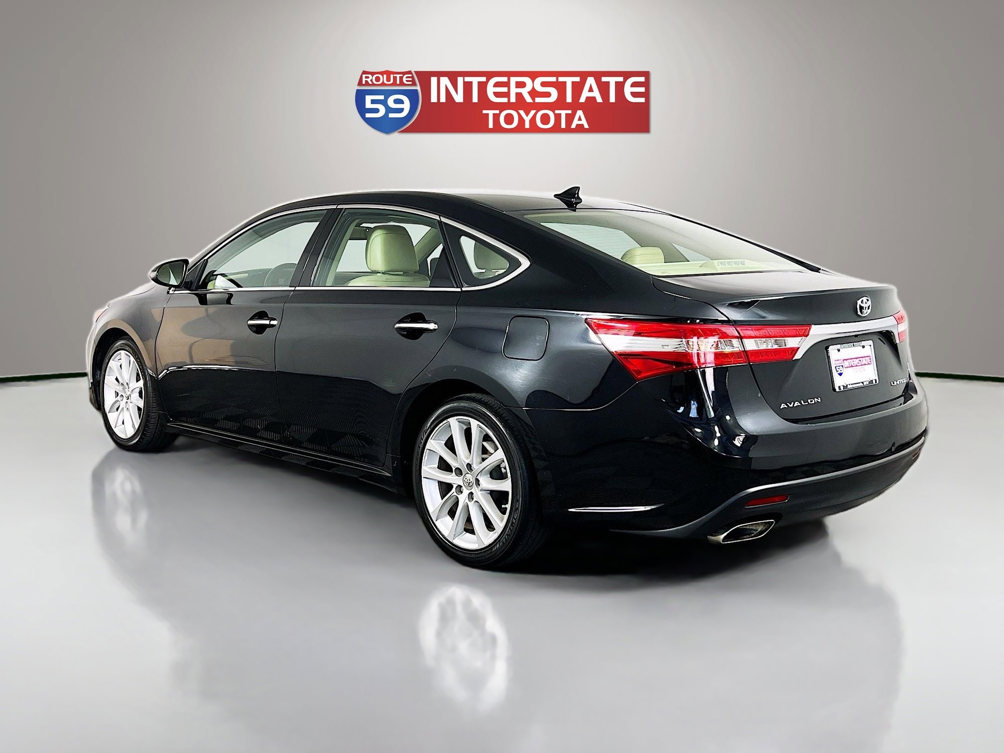 Used 2013 Toyota Avalon Limited FWD image 5