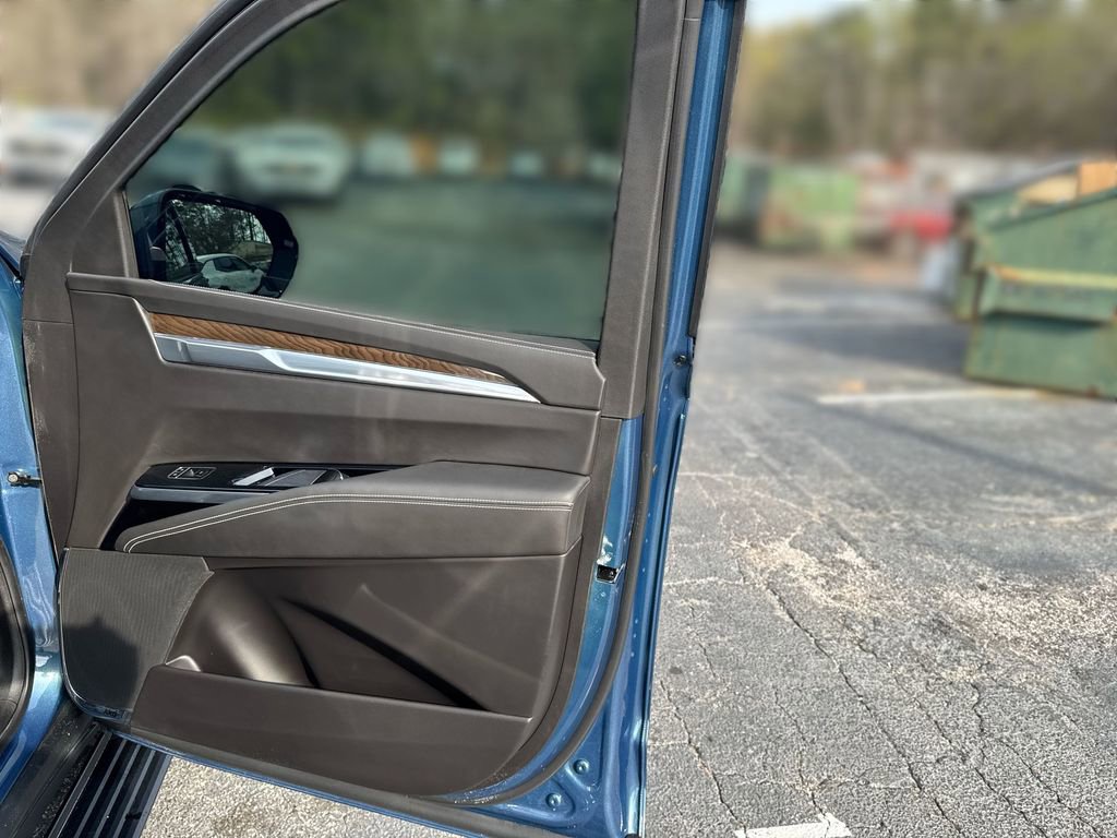 Used 2025 Cadillac Escalade Premium Luxury Platinum image 32