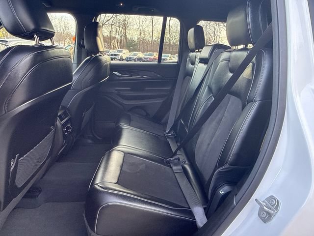 Used 2023 Jeep Grand Cherokee Altitude AWD/4WD image 17