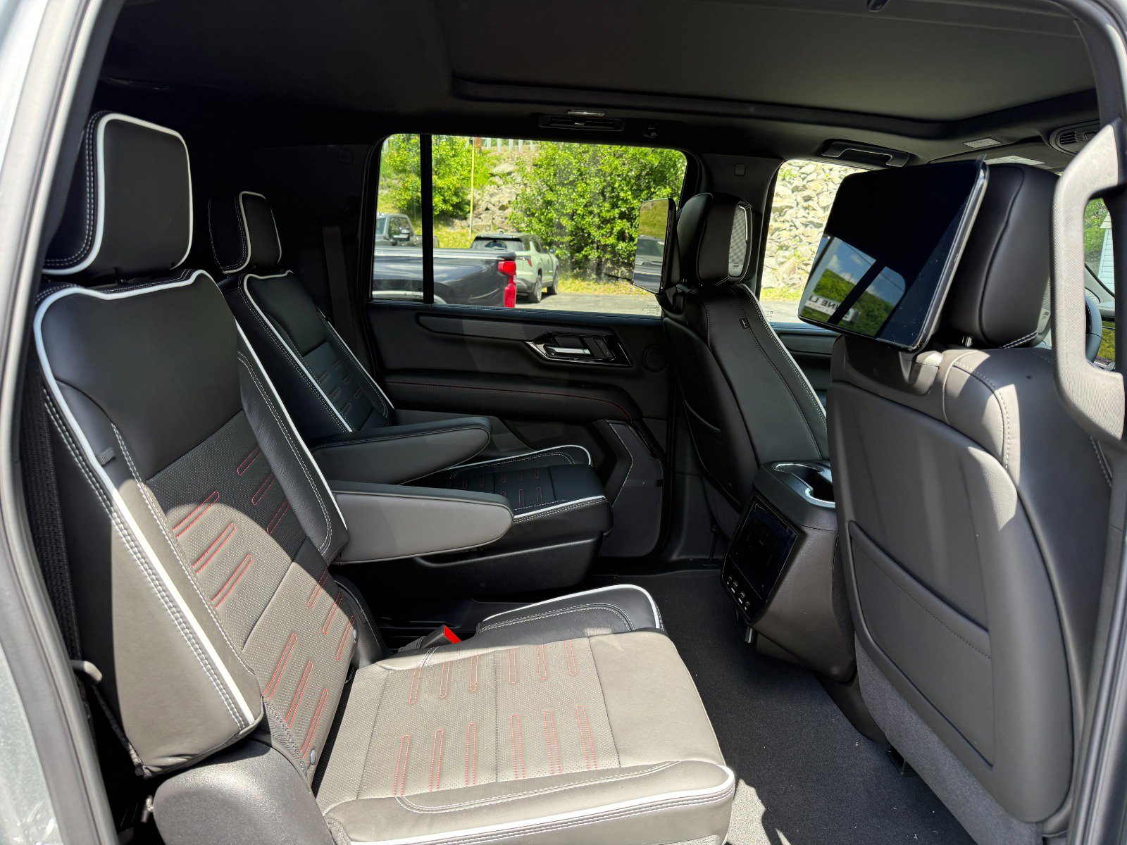 New 2026 GMC Yukon XL AT4 Ultimate w/ LPO, Floor Liner Package AWD/4WD image 22