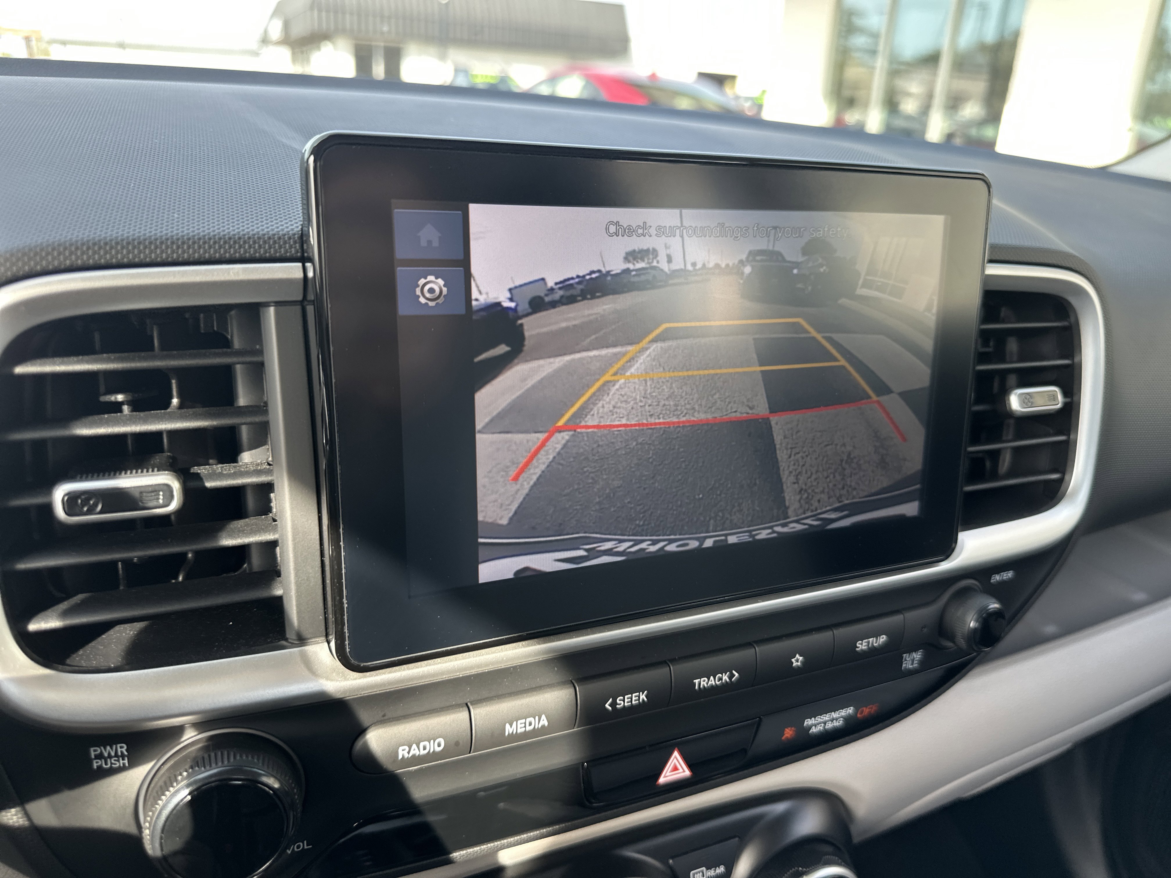 Used 2024 Hyundai Venue SEL image 18