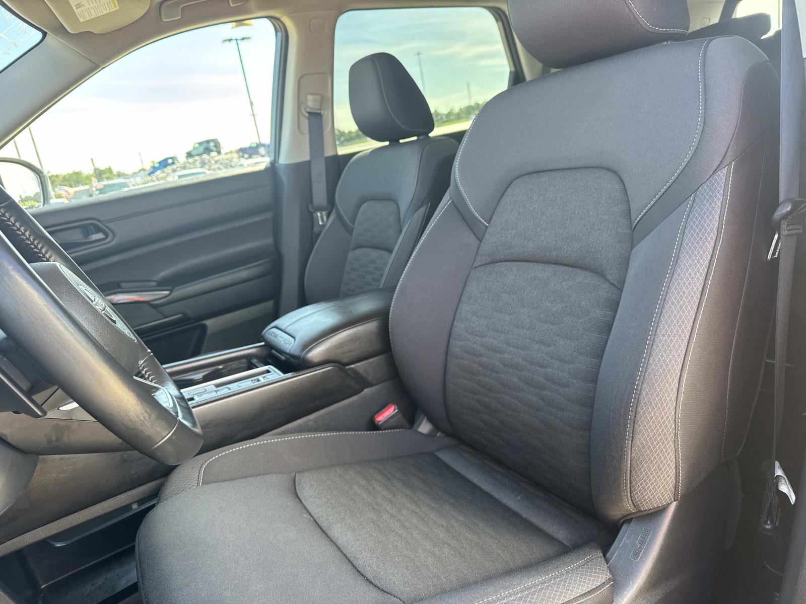 Used 2025 Nissan Pathfinder SV FWD image 15
