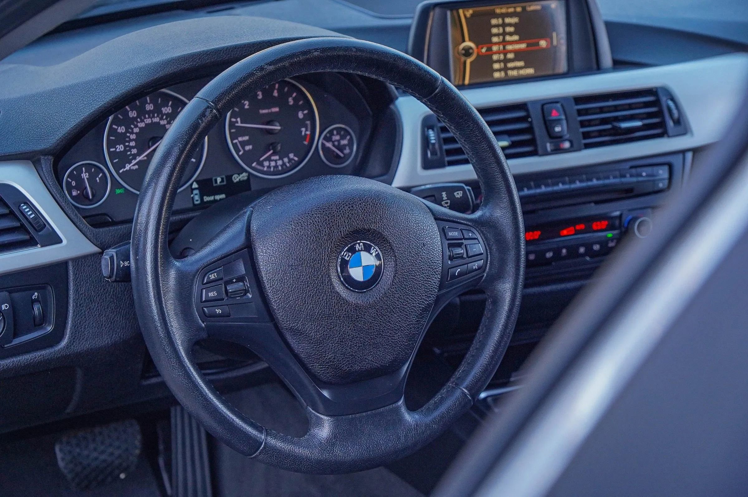 Used 2014 BMW 320i Sedan RWD image 20