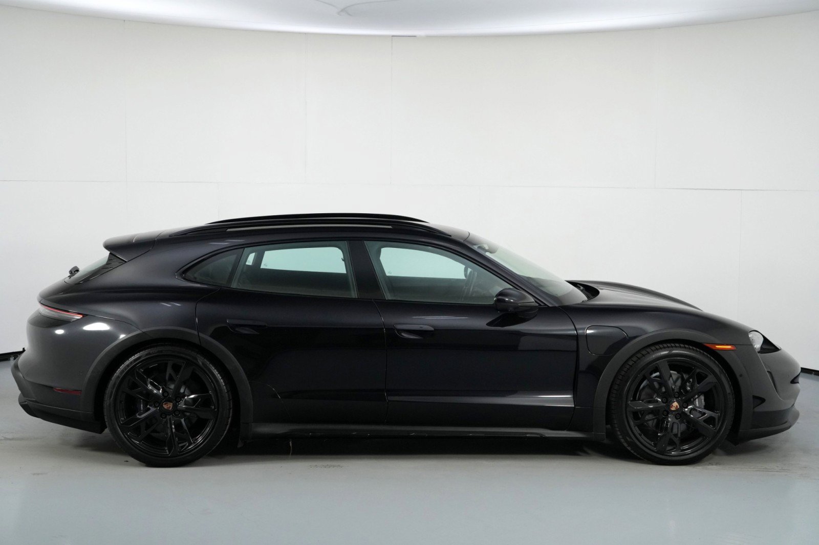 Used 2022 Porsche Taycan 4 Cross Turismo image 57