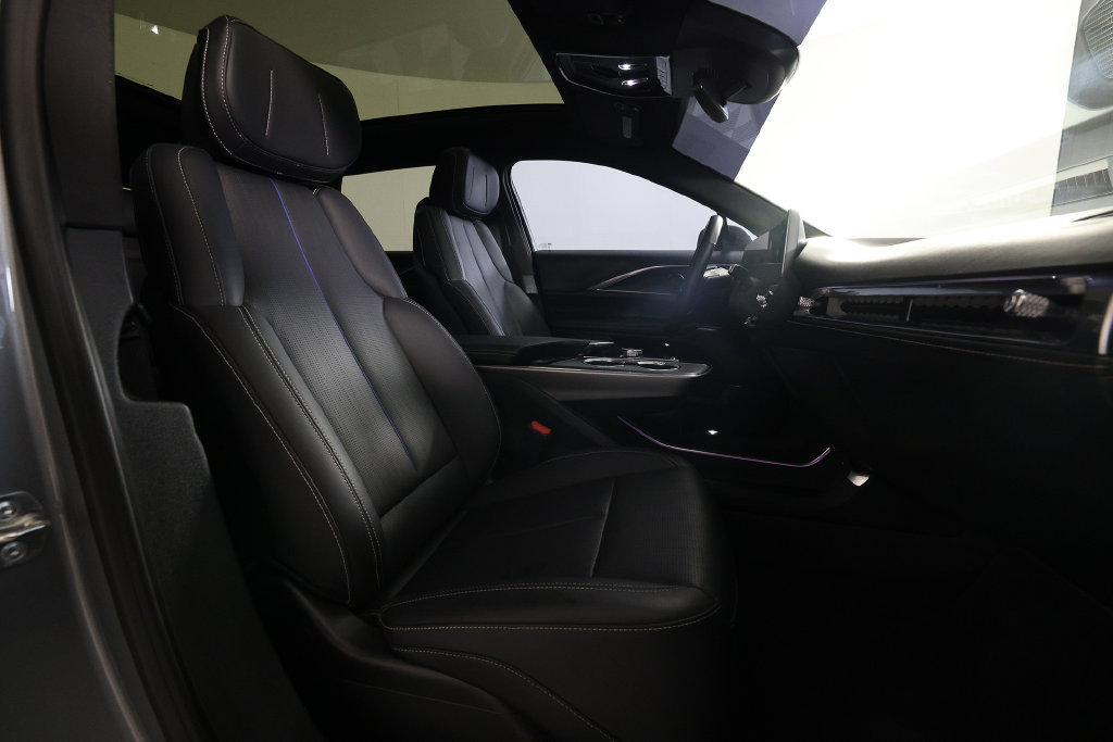Used 2024 Cadillac Lyriq Luxury RWD image 10