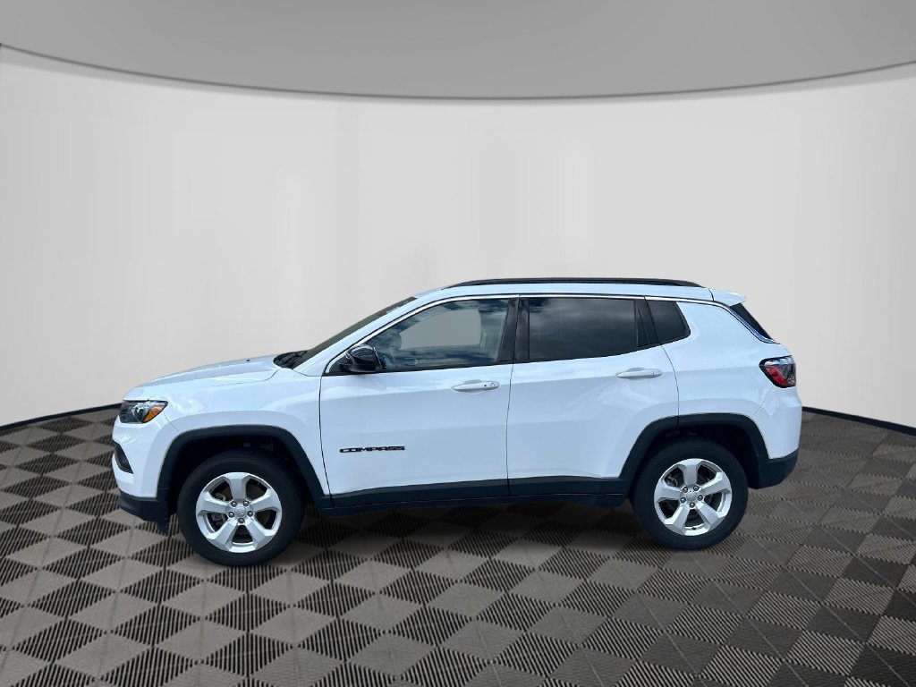Used 2022 Jeep Compass Latitude w/ Convenience Group AWD/4WD image 2