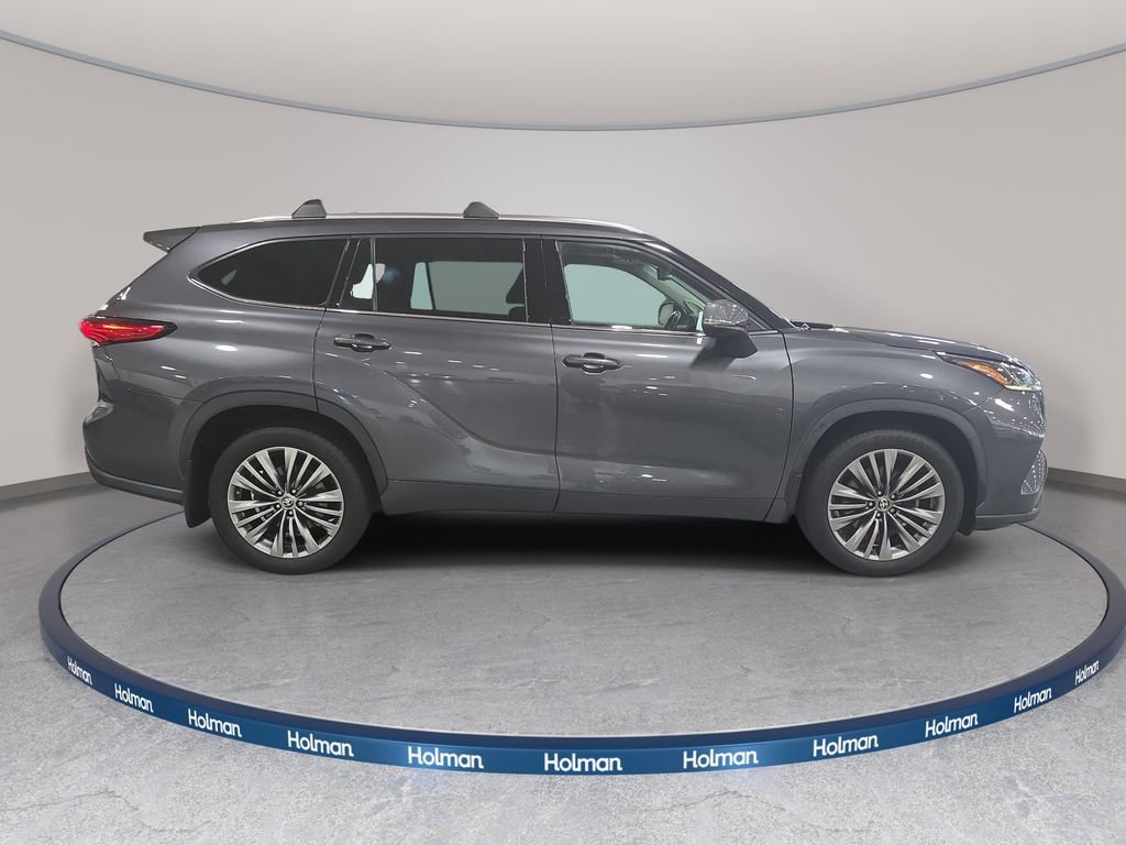 Used 2020 Toyota Highlander Platinum AWD/4WD image 4