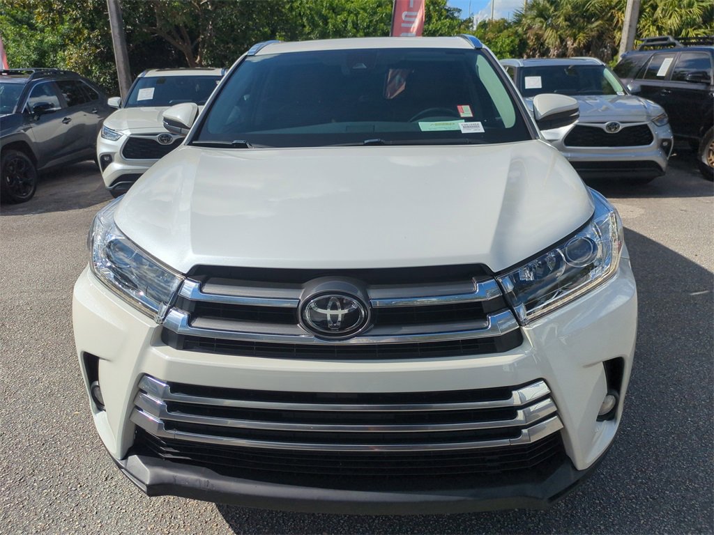 Used 2017 Toyota Highlander Limited image 3