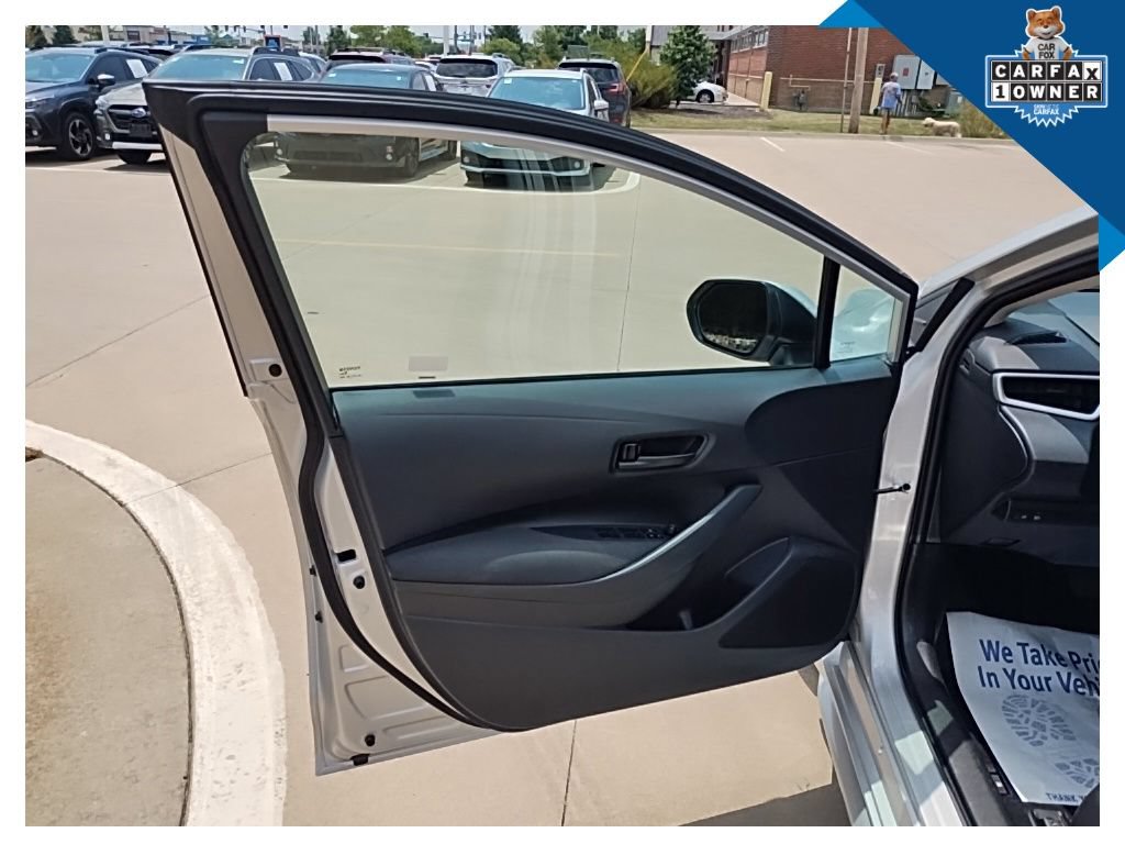 Used 2025 Toyota Corolla LE FWD image 12
