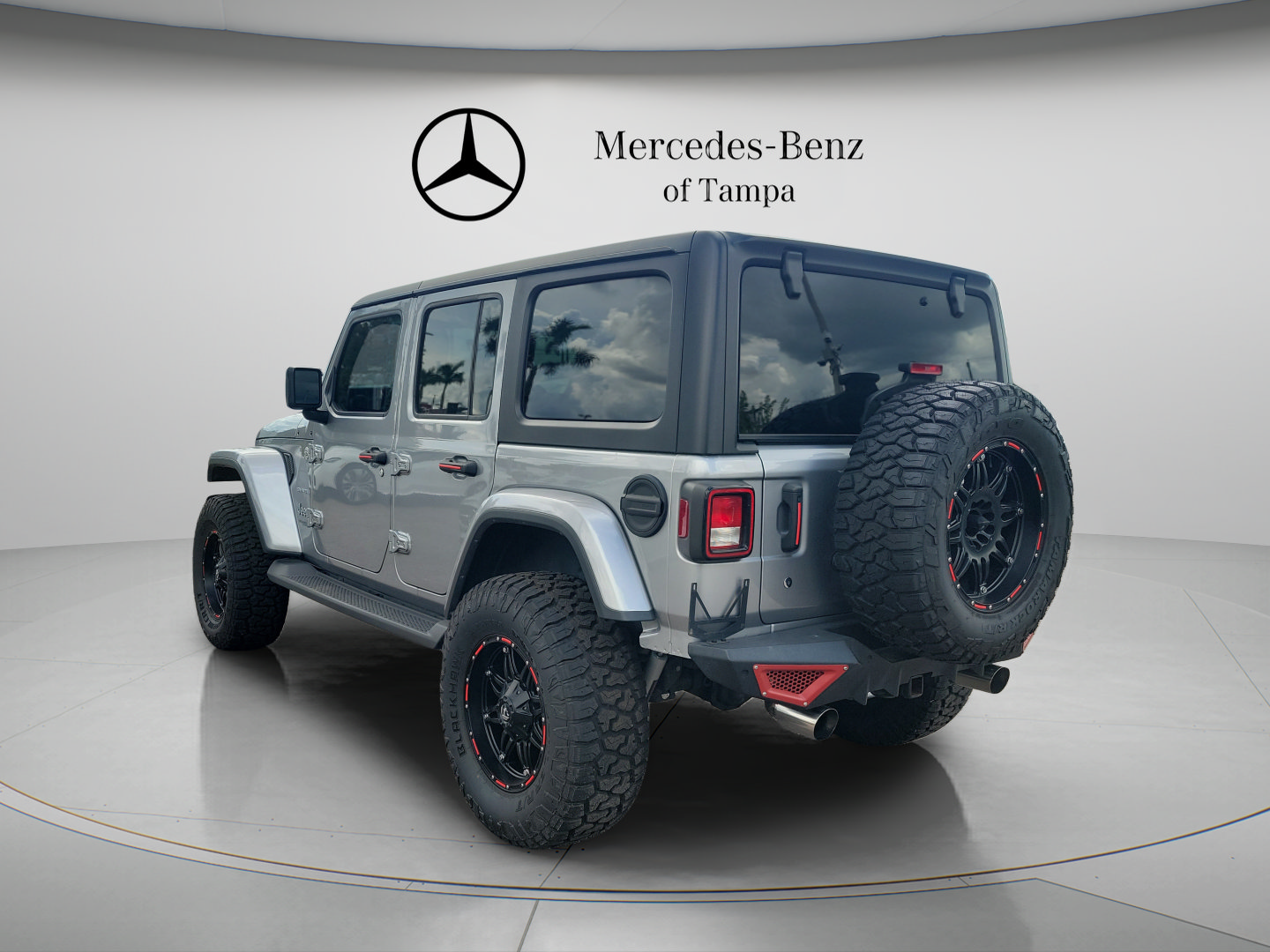 Used 2020 Jeep Wrangler Unlimited Sahara AWD/4WD image 2