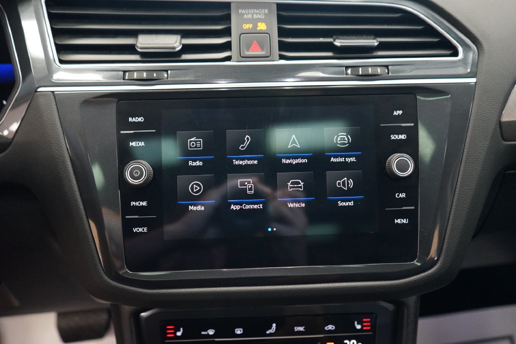 Used 2022 Volkswagen Tiguan SE FWD image 33
