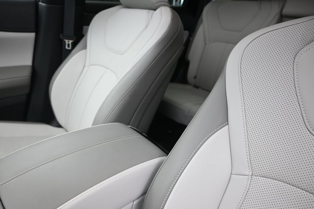 Certified 2026 INFINITI QX60 Pure w/ Cargo Package FWD image 14