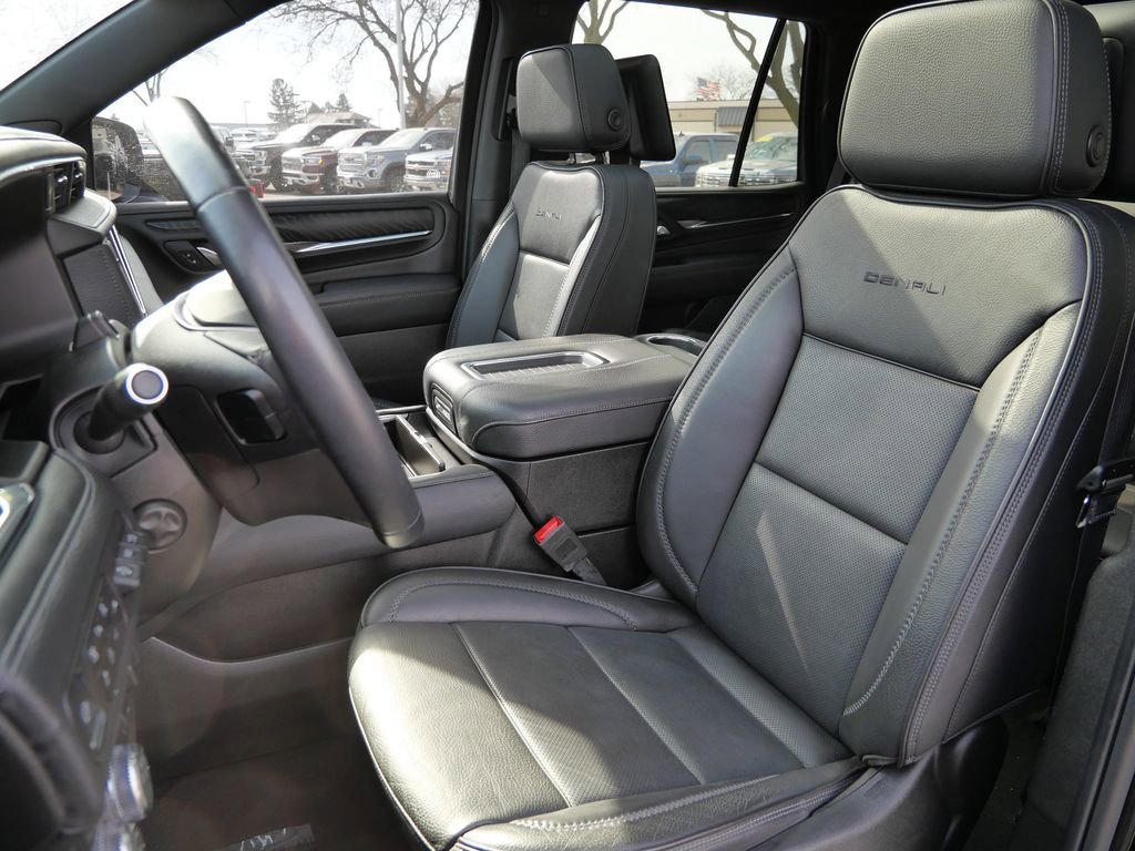 Used 2024 GMC Yukon Denali w/ Denali Reserve Package image 32