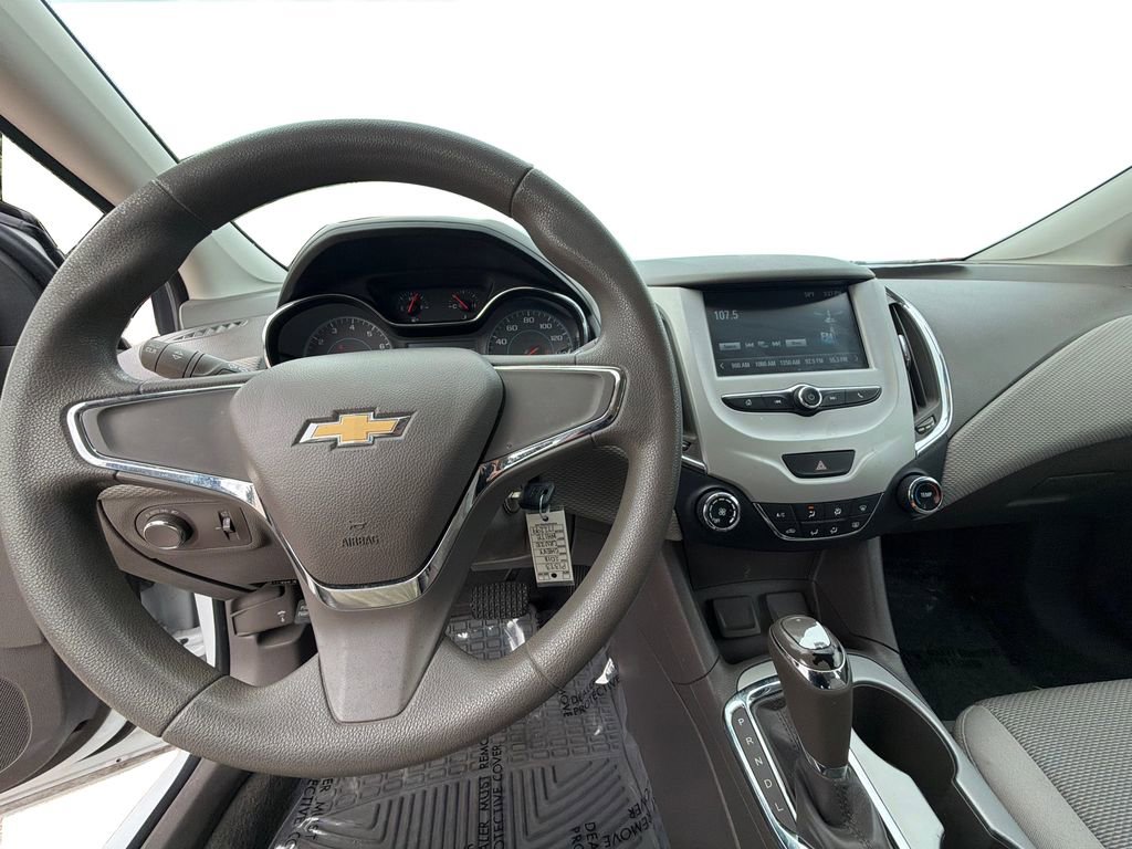 Used 2018 Chevrolet Cruze LS FWD image 19