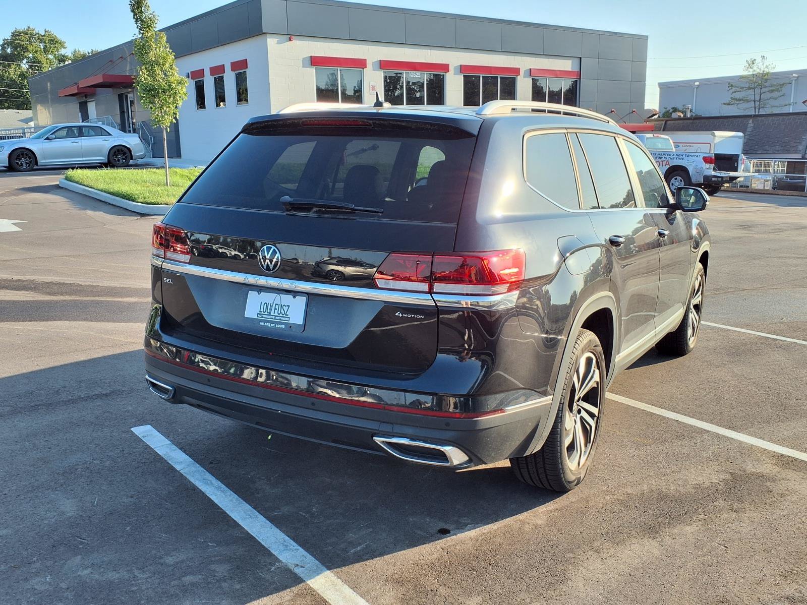 Used 2023 Volkswagen Atlas SEL AWD/4WD image 4