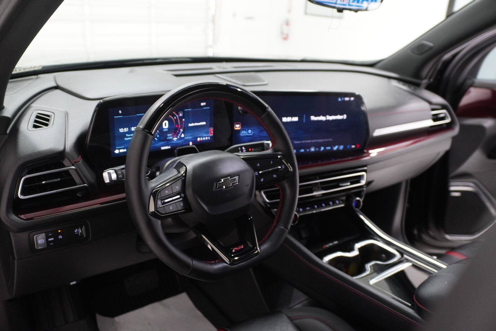 Used 2026 Chevrolet Traverse RS FWD image 7