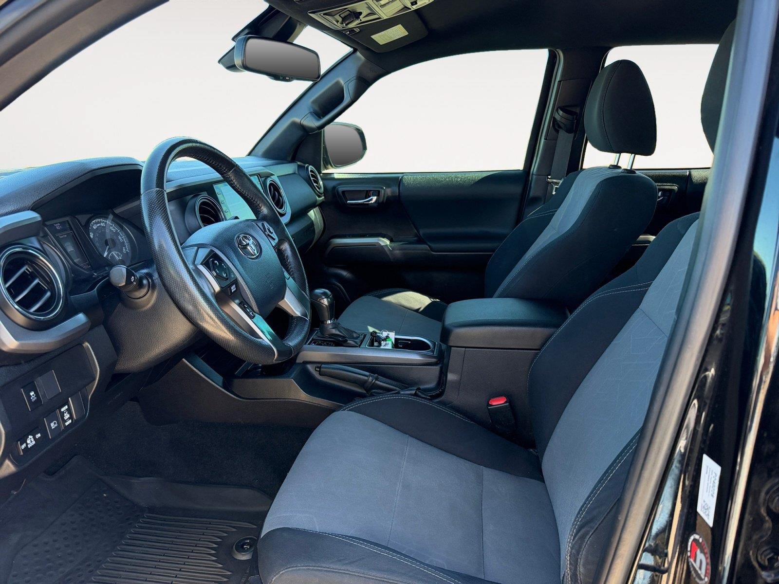 Used 2020 Toyota Tacoma TRD Off-Road AWD/4WD image 9