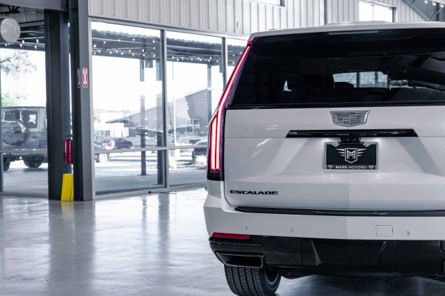 Used 2025 Cadillac Escalade Sport Platinum w/ LPO, ONYX Package image 42