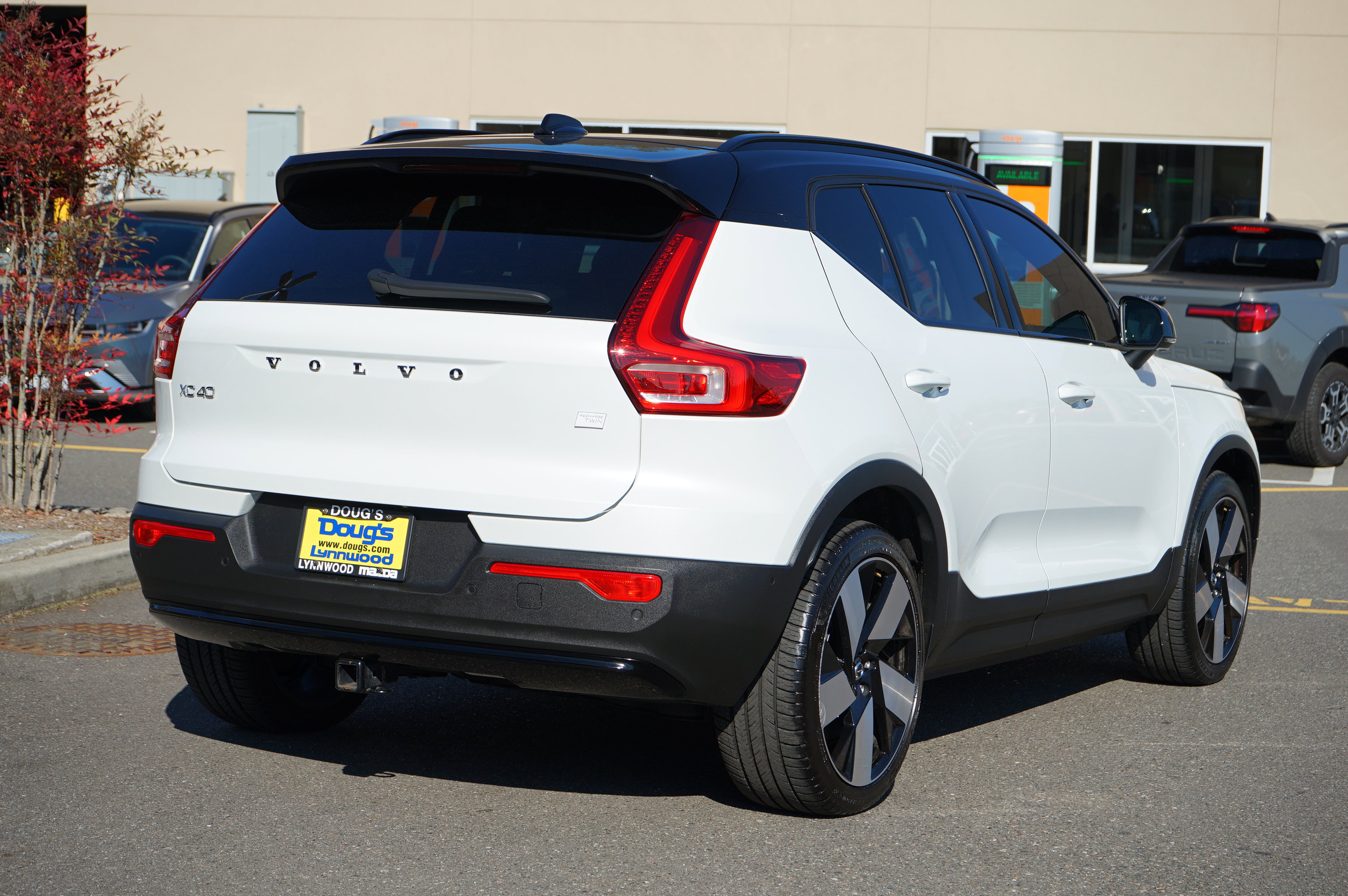 Used 2023 Volvo XC40 Recharge Ultimate image 3