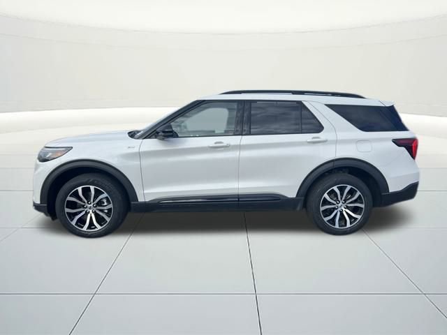 Used 2025 Ford Explorer ST-Line image 3