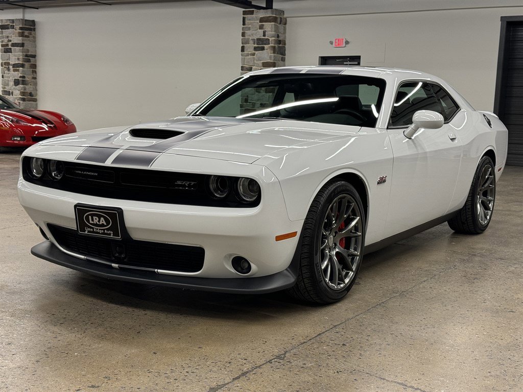 Used 2016 Dodge Challenger SRT w/ Technology Group image 3