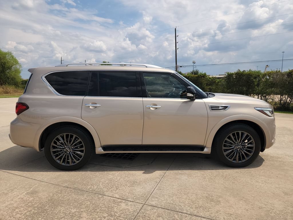 Used 2024 INFINITI QX80 Sensory AWD/4WD image 4