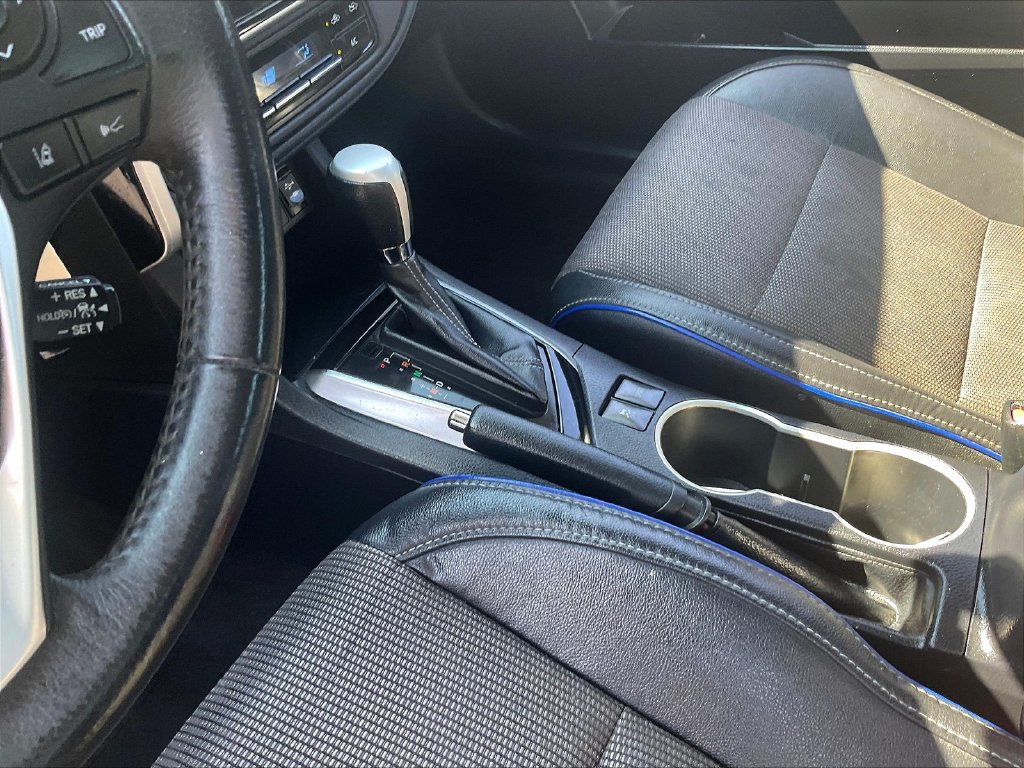 Used 2017 Toyota Corolla SE w/ Carpet Mat Package (TMS) FWD image 16