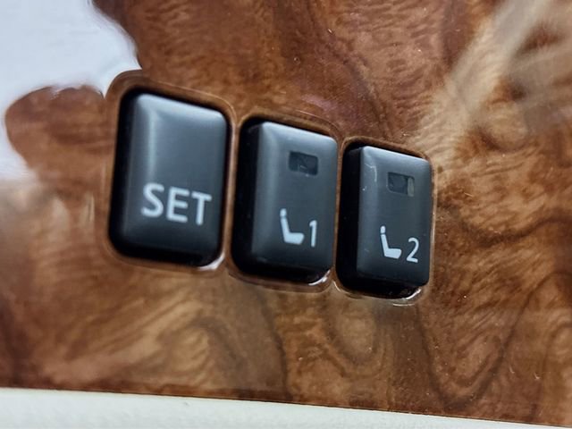 Used 2016 INFINITI QX80 4WD w/ Deluxe Technology Package image 38