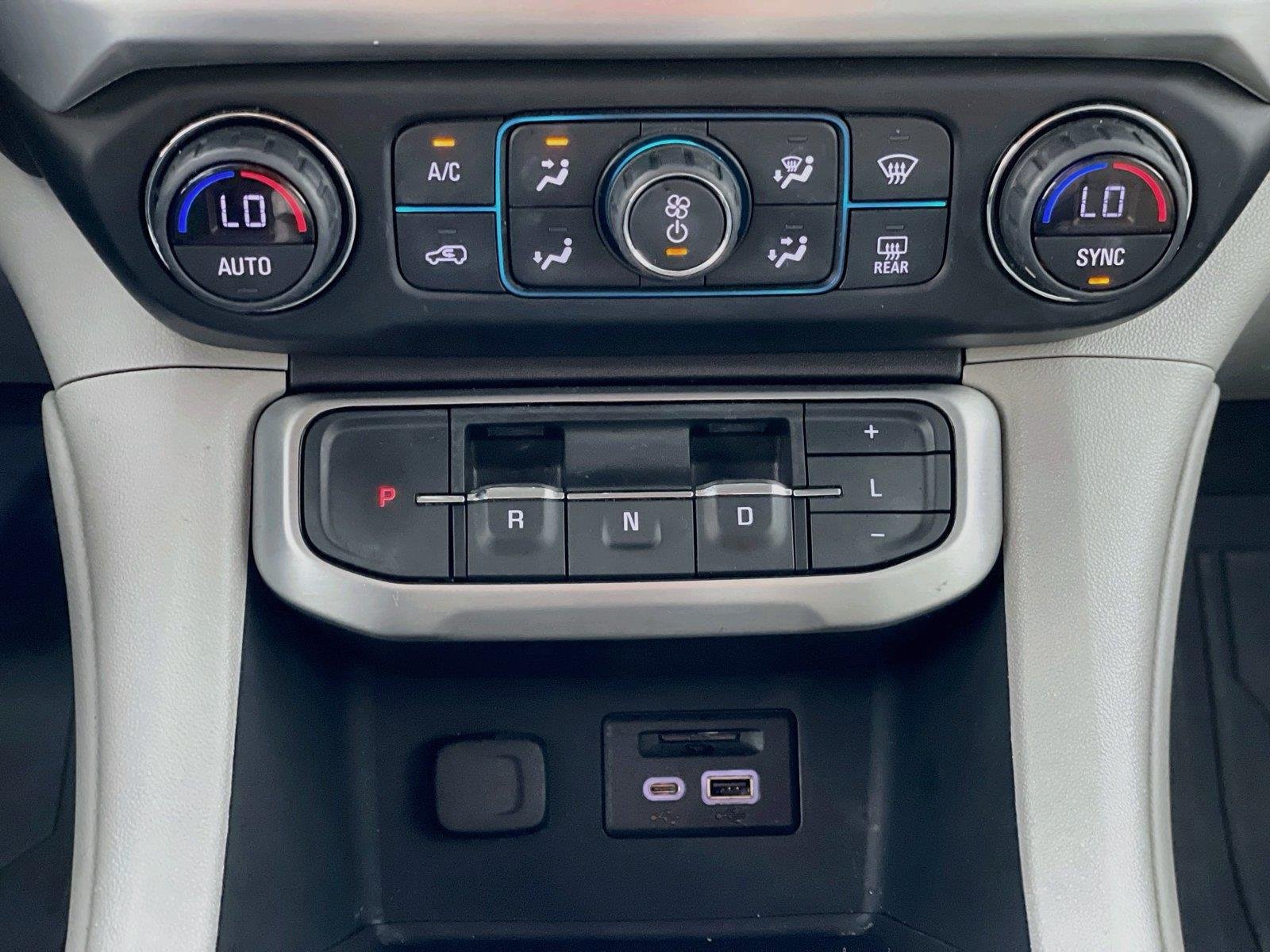 Used 2021 GMC Acadia SLT w/ LPO, Floor Liner Package FWD image 19
