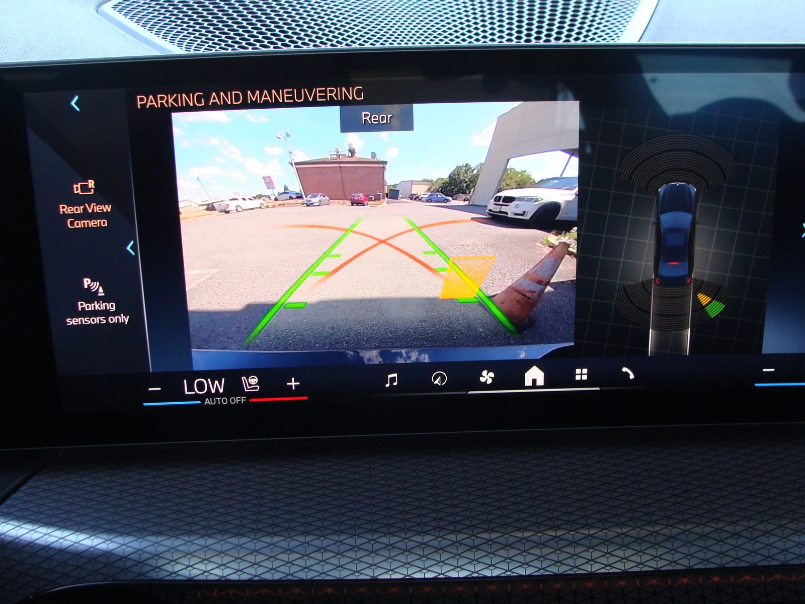 Used 2025 BMW 330i Sedan w/ M Sport Package image 24