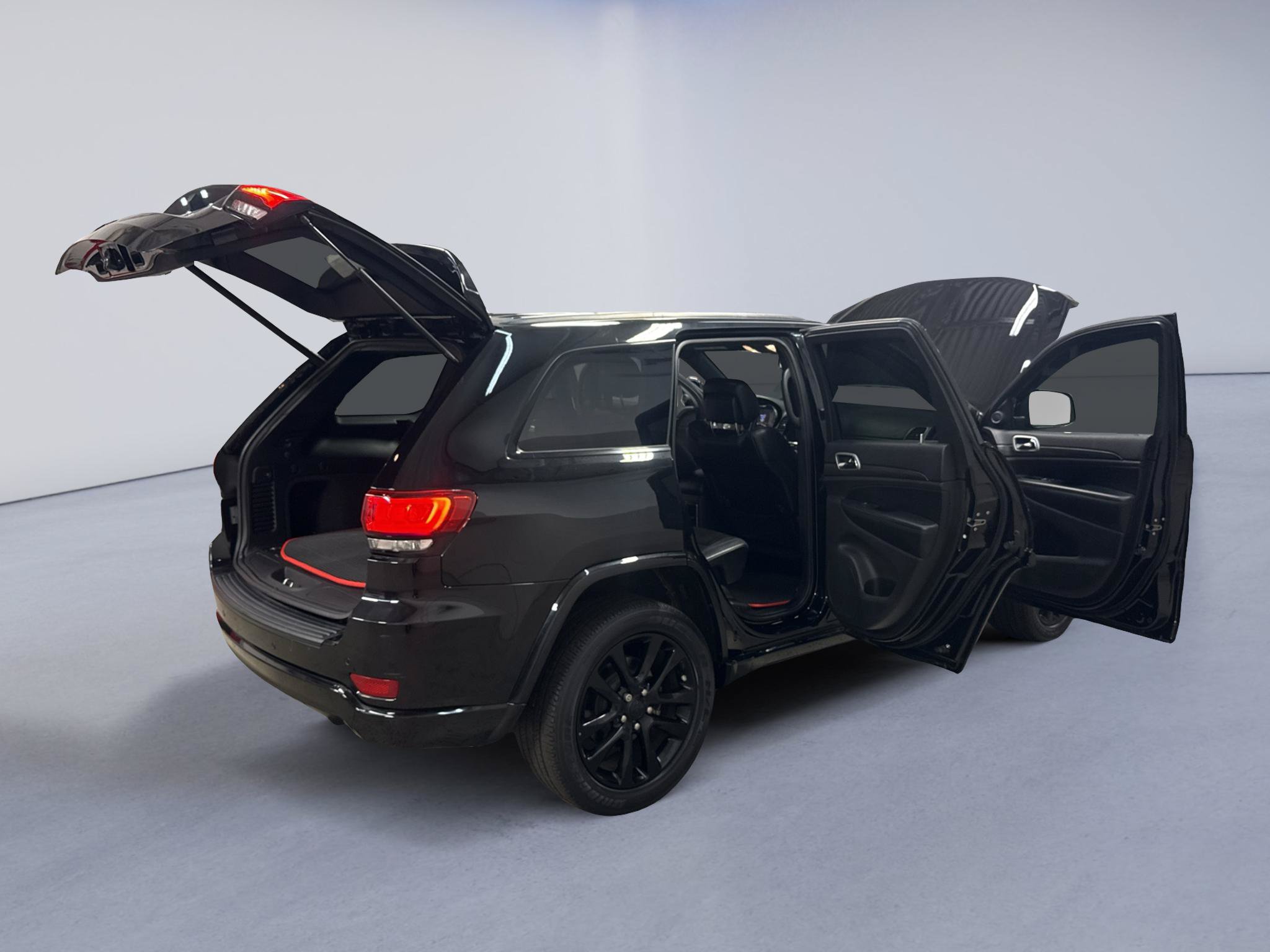 Used 2019 Jeep Grand Cherokee Altitude RWD image 14