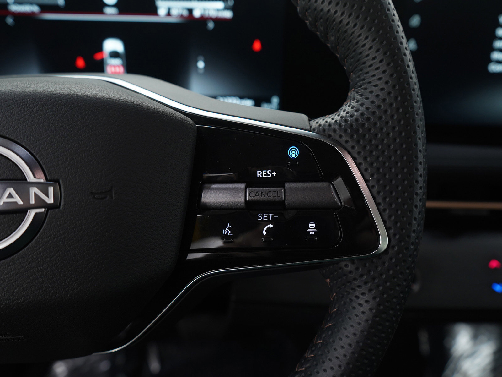 Used 2024 Nissan Ariya AWD image 32