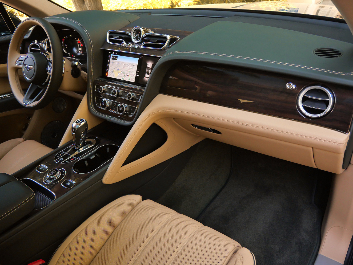 New 2026 Bentley Bentayga Plug-In Hybrid AWD/4WD image 2