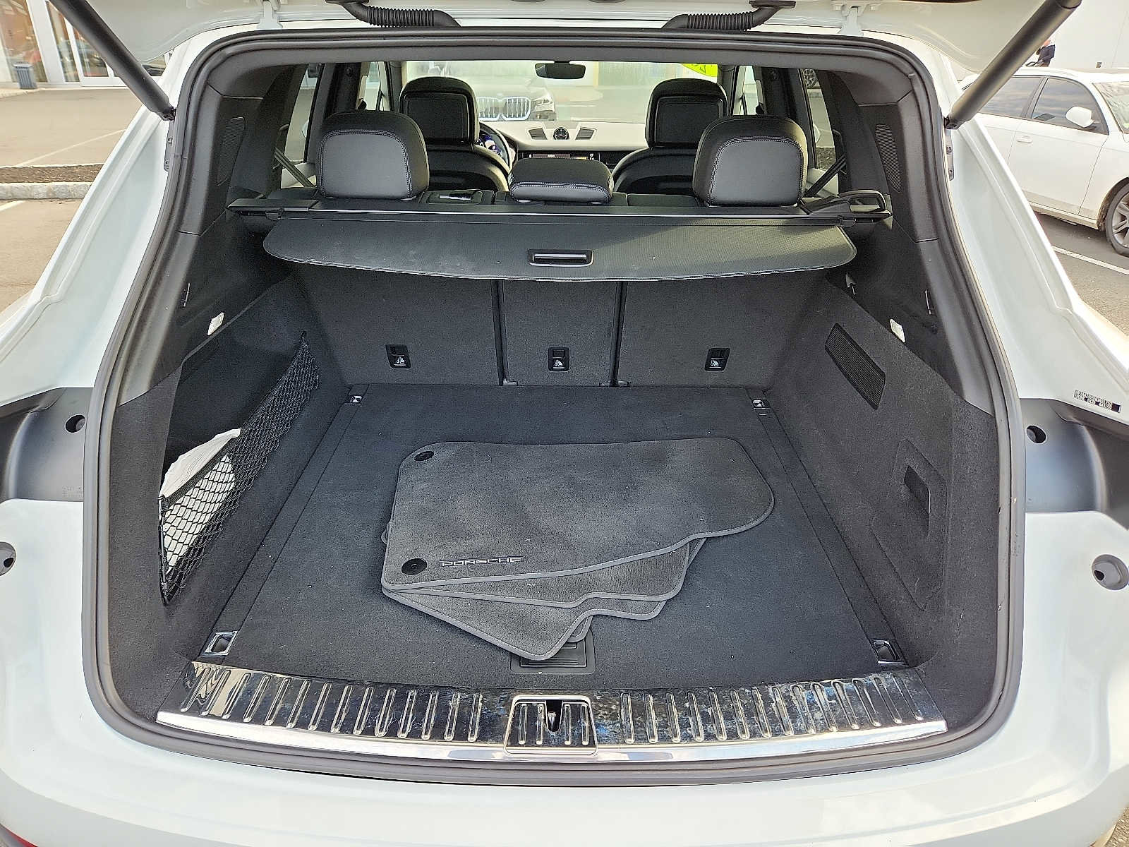 Used 2022 Porsche Cayenne Platinum Edition image 27