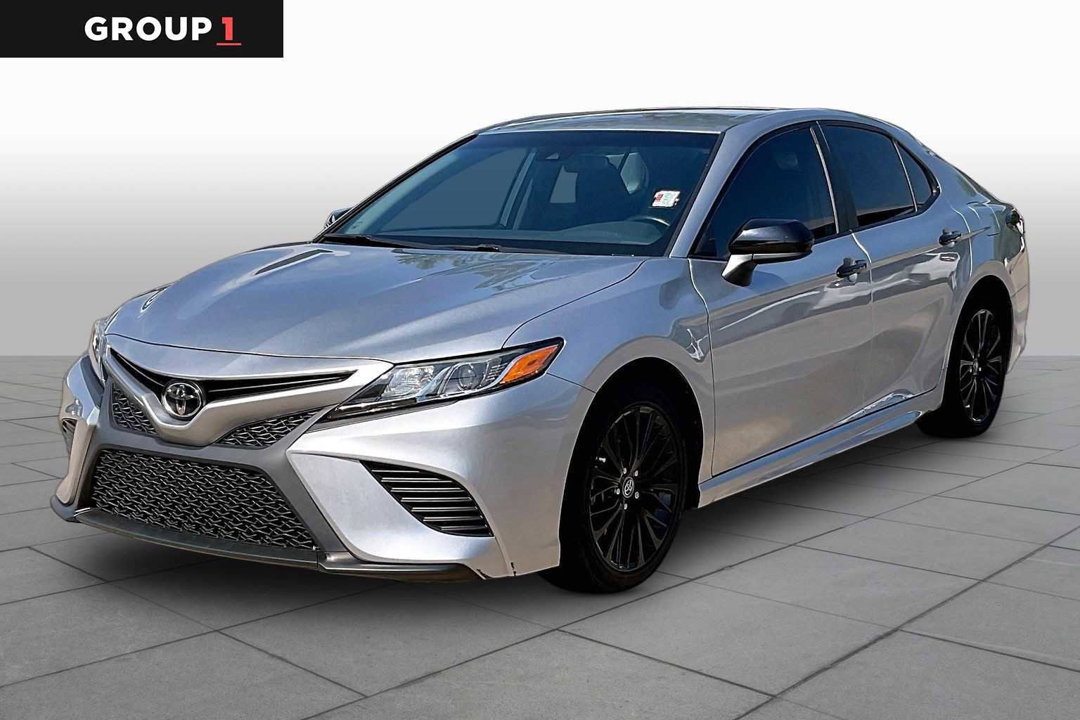 Used 2020 Toyota Camry SE FWD image 1