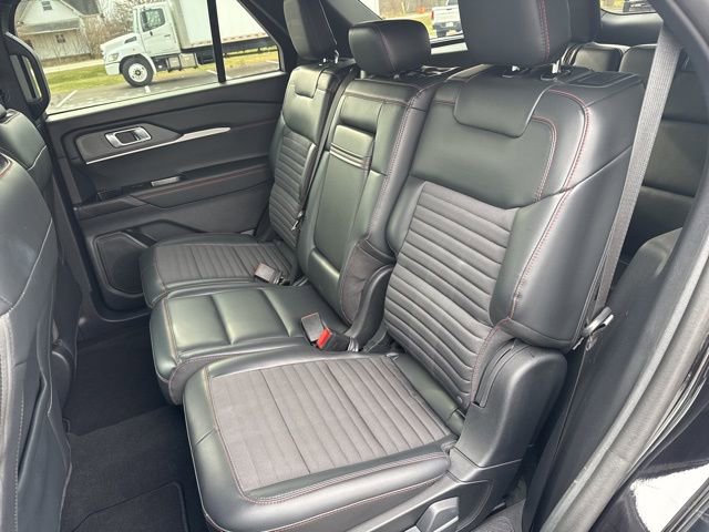 Used 2025 Ford Explorer ST-Line w/ ST-Line Street Pack image 37
