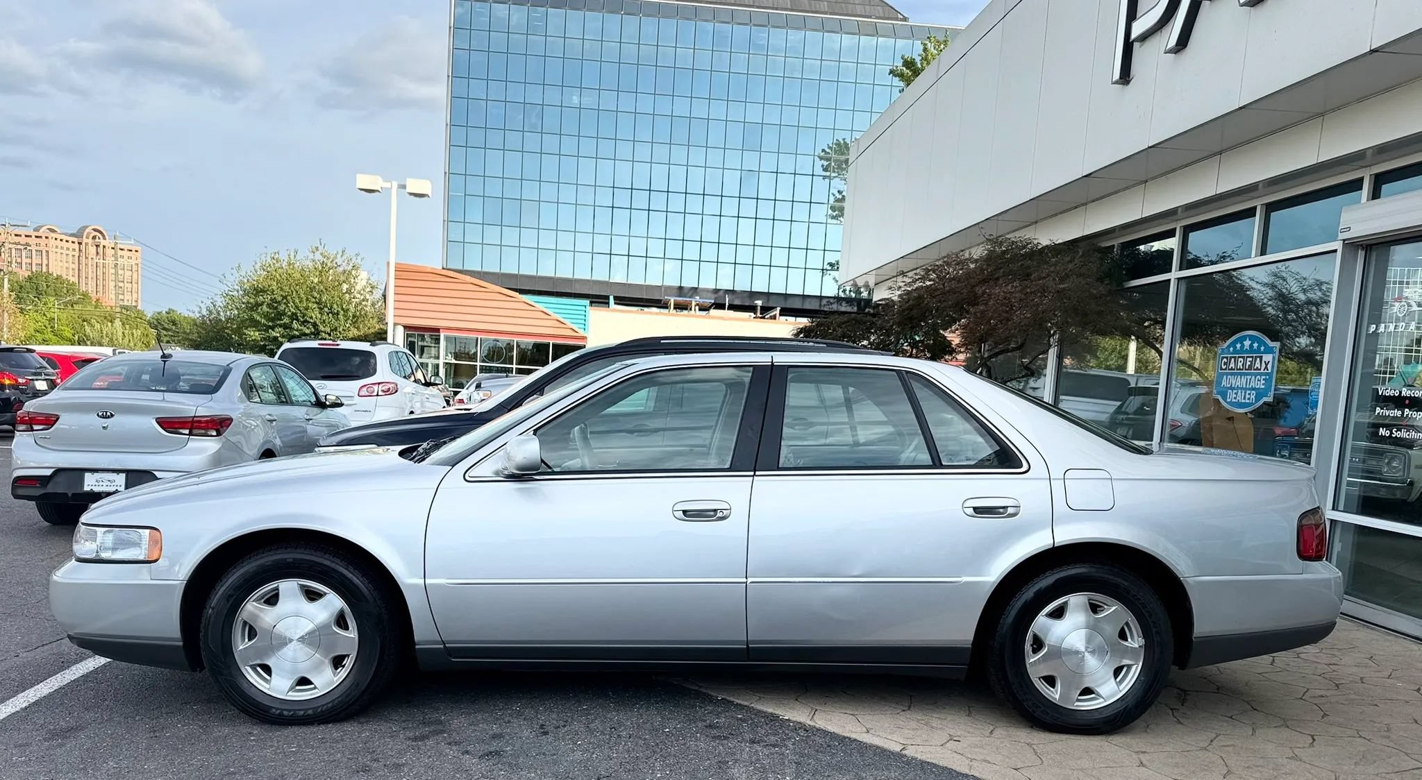 Used 1999 Cadillac Seville SLS w/ Convenience Pkg FWD image 4