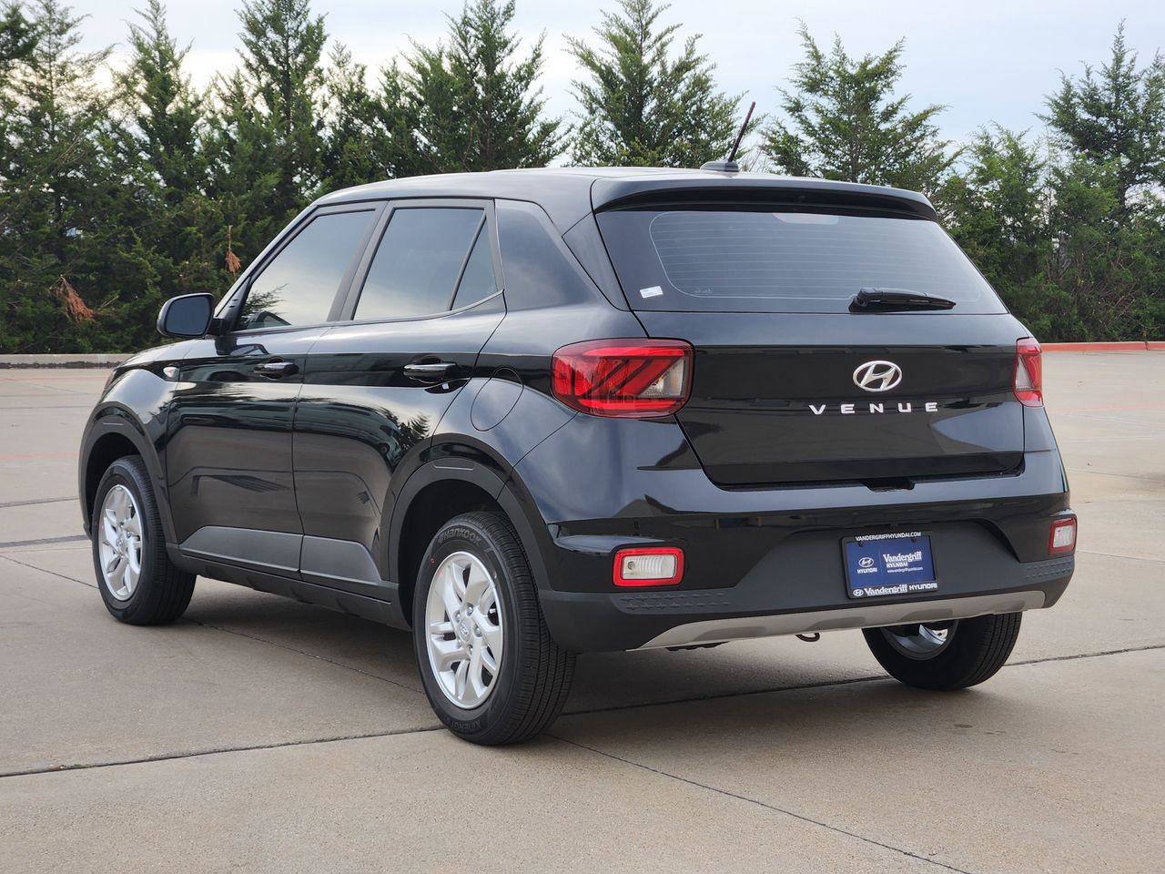 New 2026 Hyundai Venue SE FWD image 3