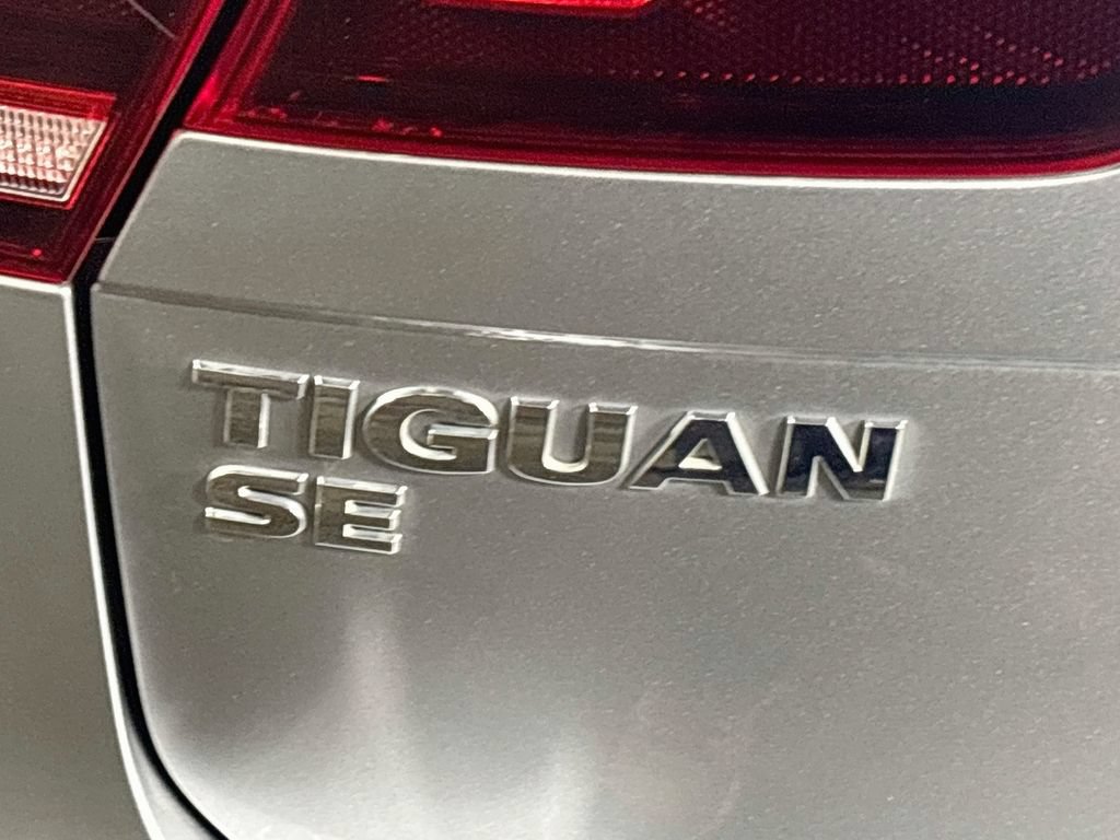 Used 2020 Volkswagen Tiguan SE R-Line AWD/4WD image 24