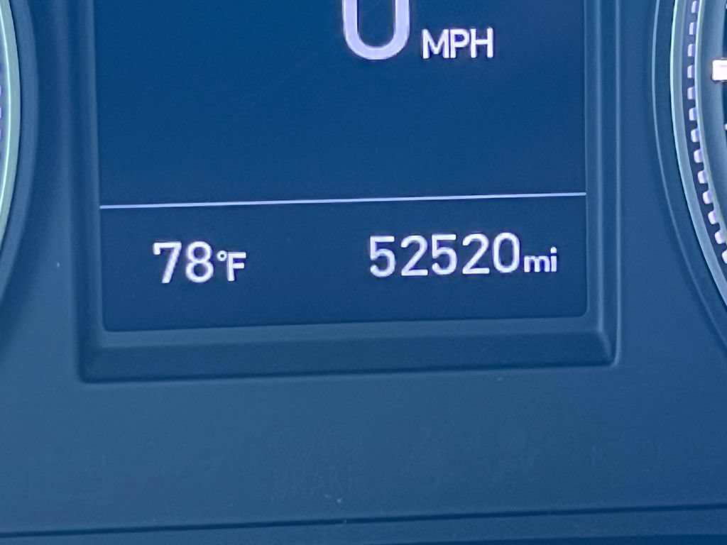 Used 2019 Hyundai Santa Fe SE AWD/4WD image 4