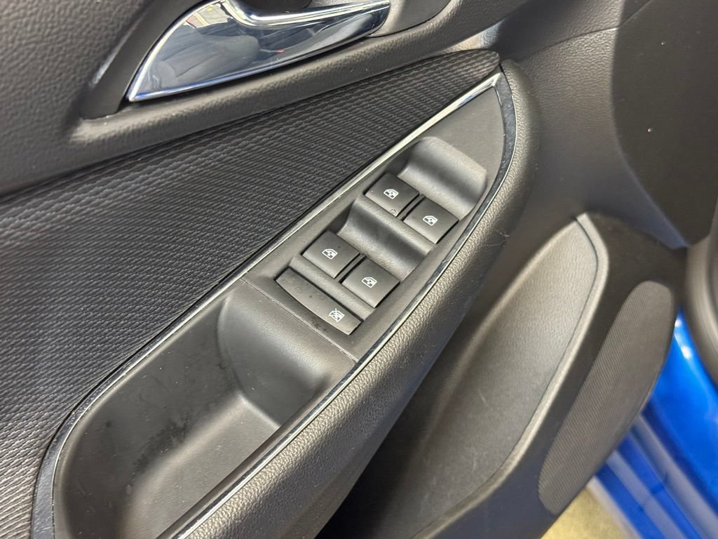 Used 2017 Chevrolet Cruze LT FWD image 10