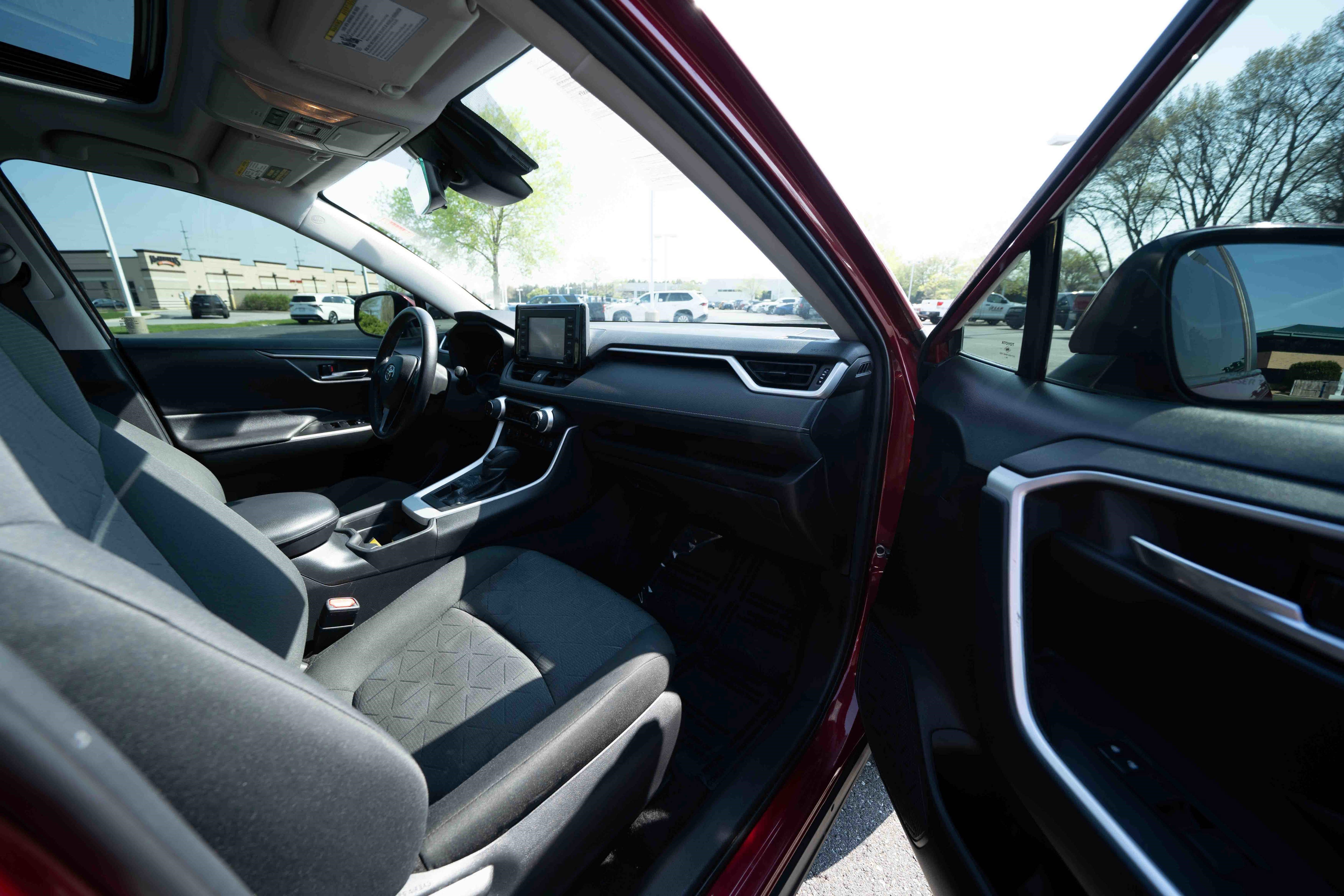Used 2020 Toyota RAV4 XLE w/ Convenience Package AWD/4WD image 26