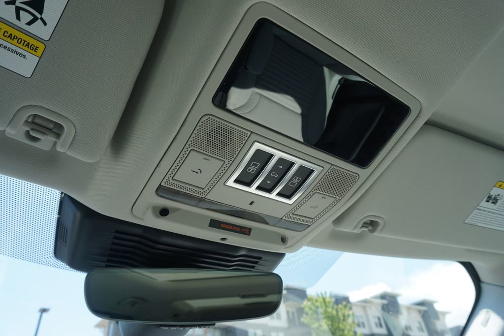 New 2025 Land Rover Discovery Dynamic SE image 16