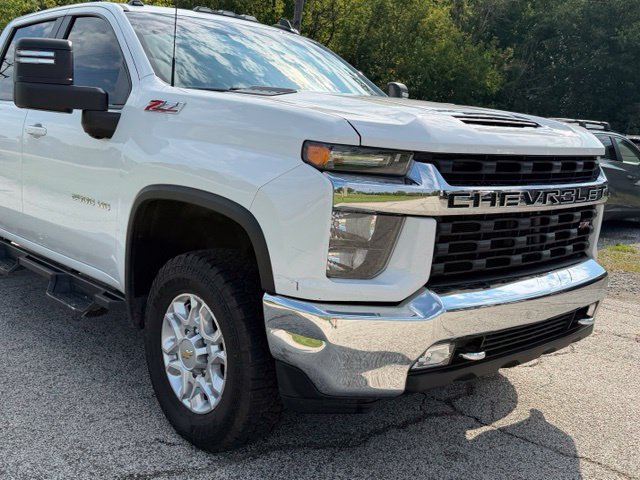 Used 2022 Chevrolet Silverado 2500 LT w/ Convenience Package AWD/4WD image 2