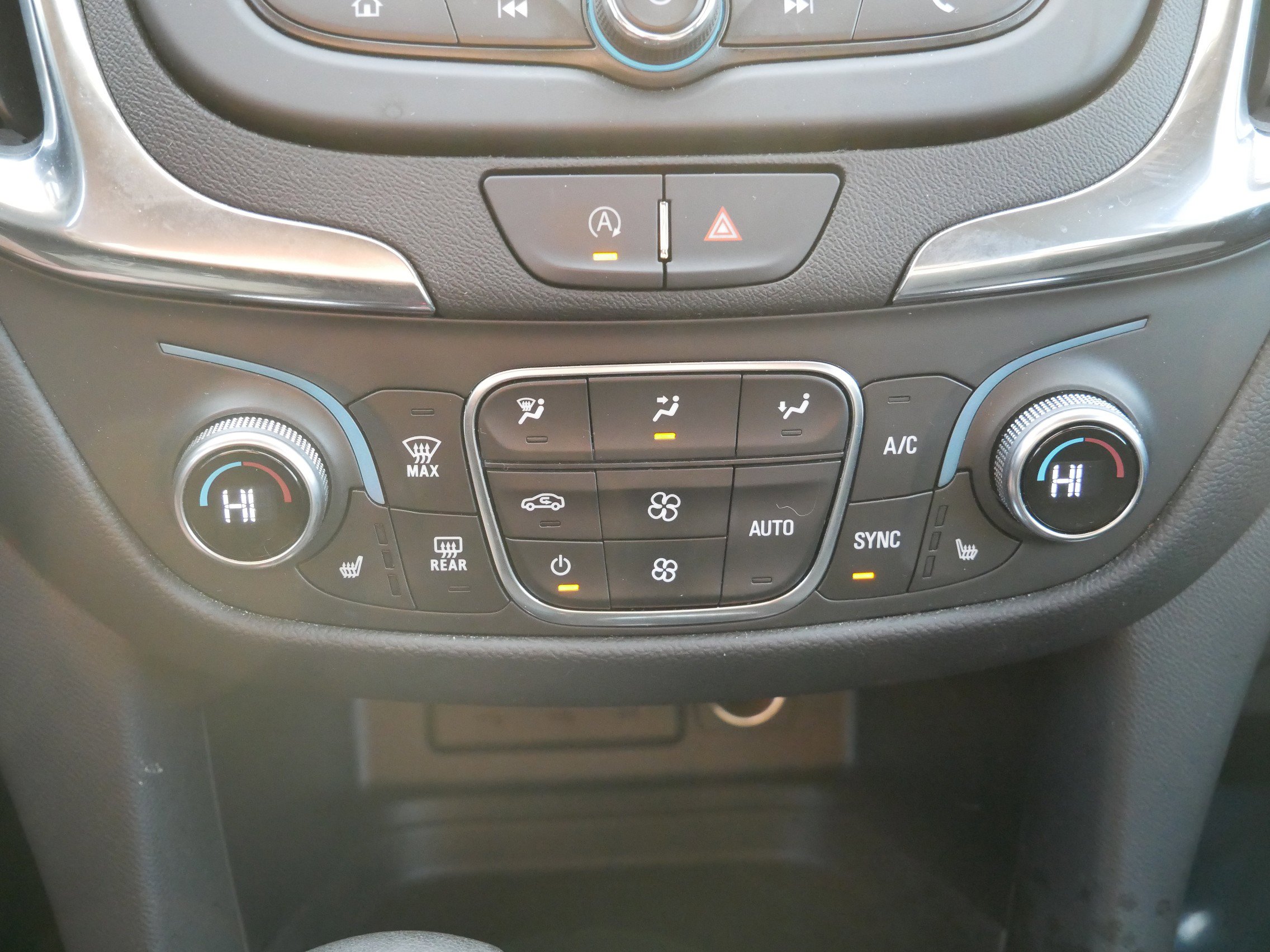 Used 2023 Chevrolet Equinox LT image 20