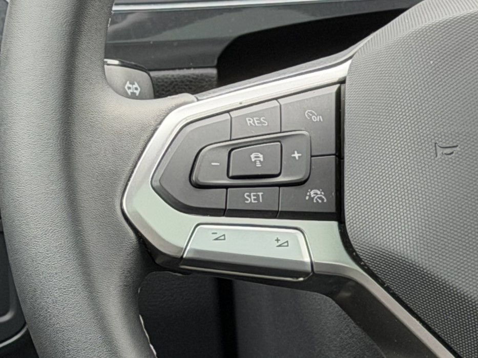 Certified 2023 Volkswagen Tiguan SE R-Line AWD/4WD image 14
